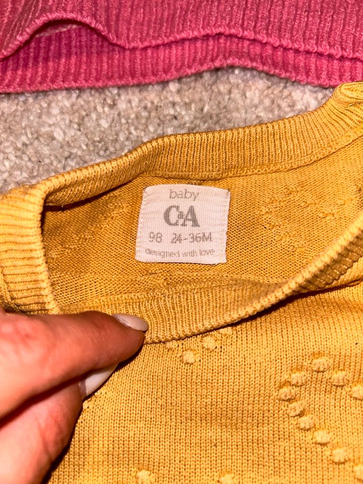 Zara, C&A Pullover 98 in Hamburg