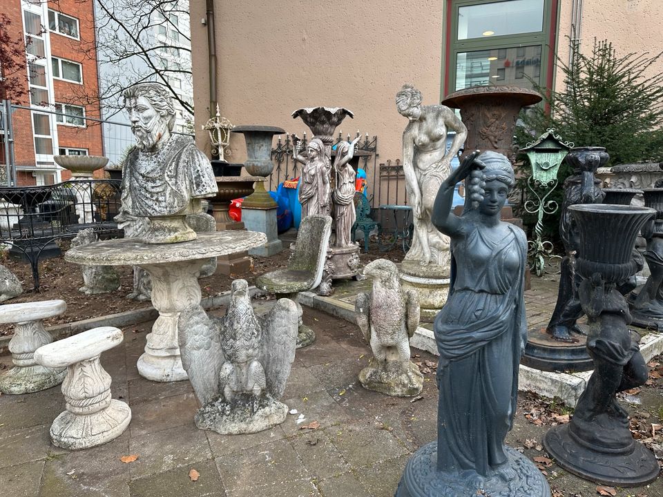 Alte Franz. Skulpturen, Brunnen + Pflanzkübel/Pflanztöpfe in Düsseldorf