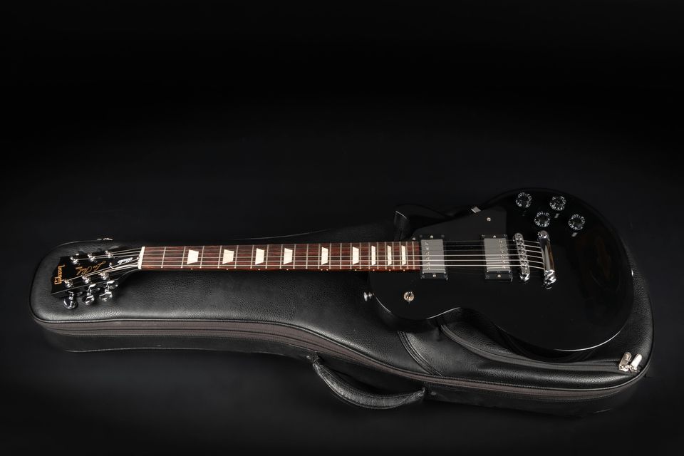 2022 Gibson Les Paul Studio Ebony | 3,6kg USA Push/Pull COA in Niebüll