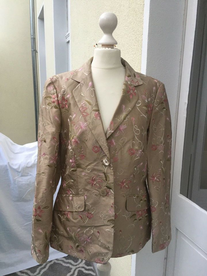 Seiden-Blazer 38 gold mit Floralstickerei Designerin Carla Degen in Berlin