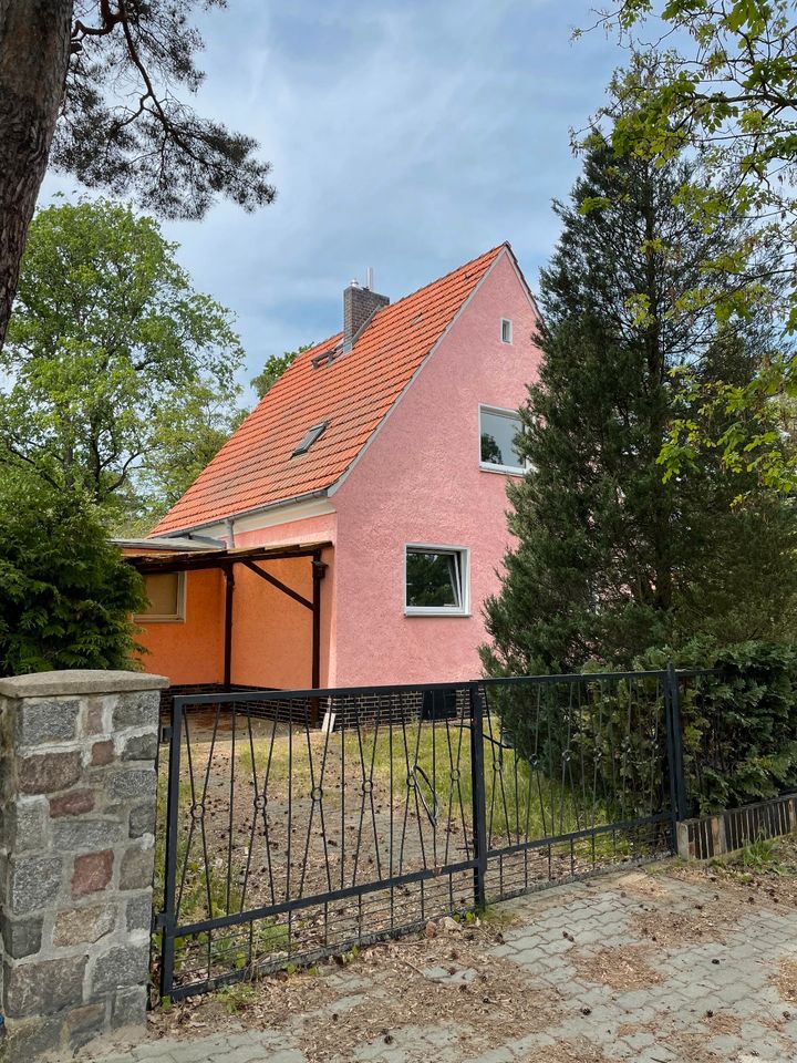 Eichwalde - Einfamilienhaus mit Einliegerwohnung, großzügigem Naturgarten mit Remise in Eichwalde