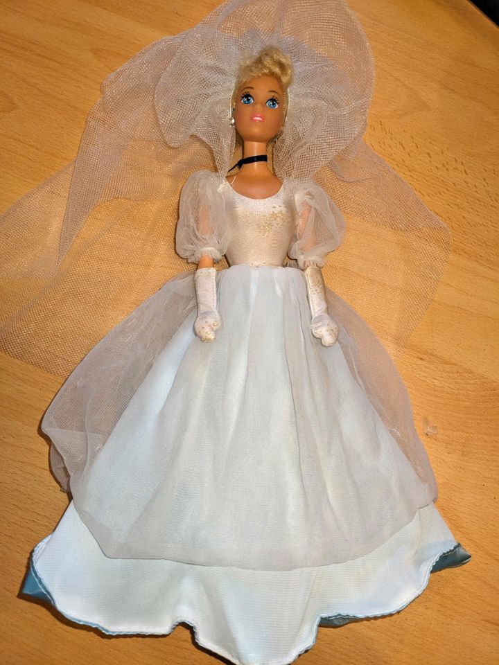 Mattel Barbie Cinderella Vintage 1990er in Hemmingen