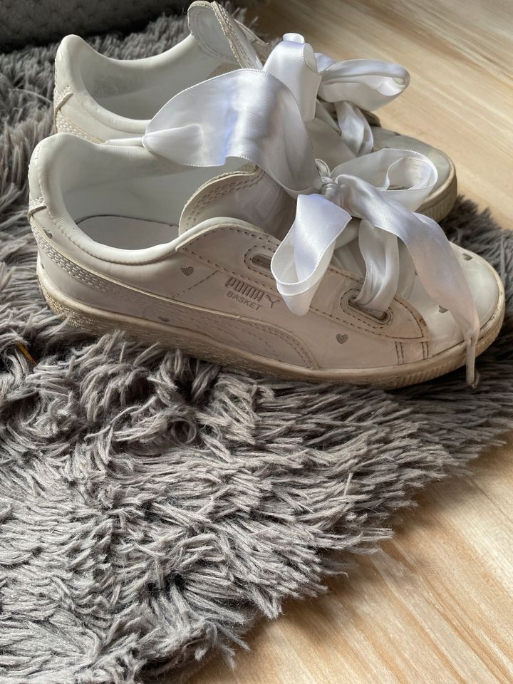 Roeispaan vlot Arbeid puma lack mädchen sneakers mit schleife gr 32 in Nordrhein-Westfalen -  Oberhausen | Gebrauchte Kinderschuhe Größe 32 kaufen | eBay Kleinanzeigen  ist jetzt Kleinanzeigen