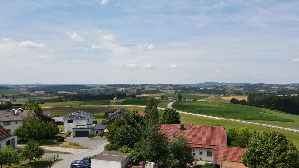 EXKLUSIVE 4-ZIMMER WOHNUNG MIT BALKON, CARPORT, GARAGE & KELLERABTEIL in Hutthurm