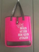 Filztasche in pink "hinfallen-aufstehen-Krone richten-weitergen" Hessen - Obertshausen Vorschau