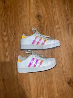 Adidas Superstar Turnschuhe Gr 28 Regenbogen Niedersachsen - Osterode am Harz Vorschau