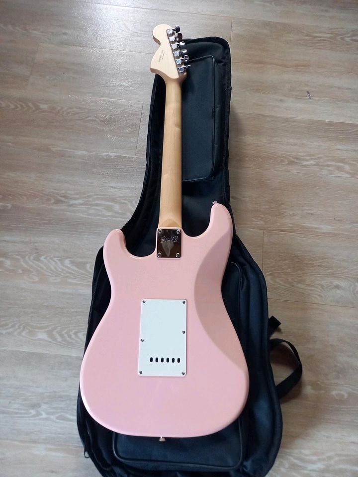 Fender Squier Shelly Pink Squirestrat Gitarre E-Gitarre in Gattendorf