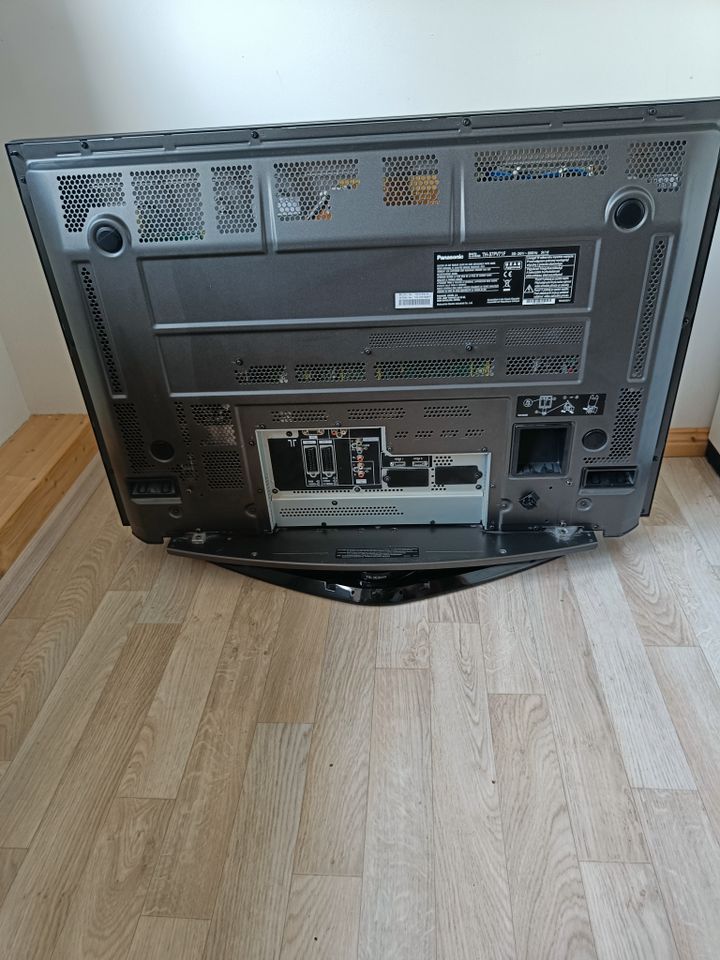 Fernseher 40" mit Receiver in Hohe Börde