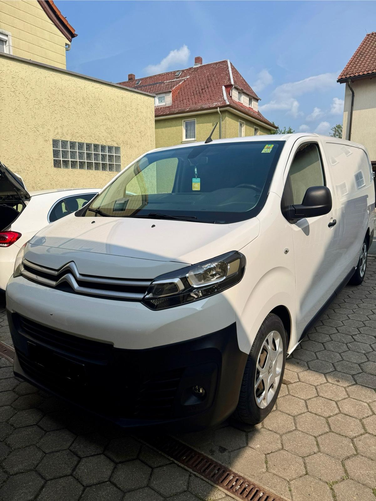 Abbildung des Autos Jumpy Club XL Top gepfle…
