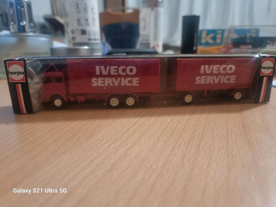HERPA HO 1/87  Truck Unic Iveco+Trailer Iveco Service in Kronberg im Taunus