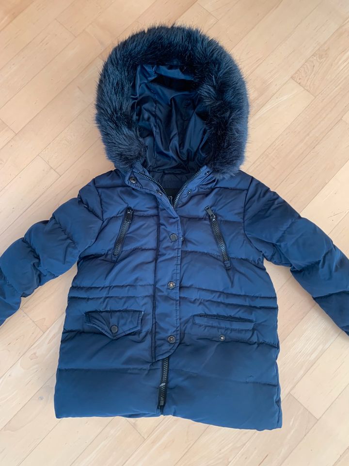 Daunenjacke Winterjacke blau Gr 122 7 Jahre Zara in Nittendorf 