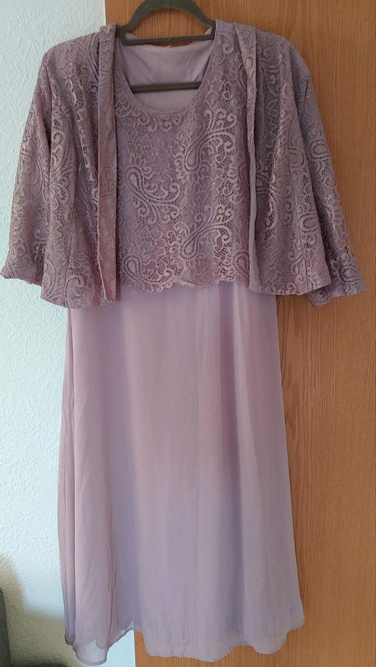 Kleid mit Spitzen-Top und Bluse in Cottbus