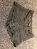 Kurze schwarze Jeanshose  jeans Hose Grösse 38 von H&M Nordrhein-Westfalen - Oer-Erkenschwick Vorschau