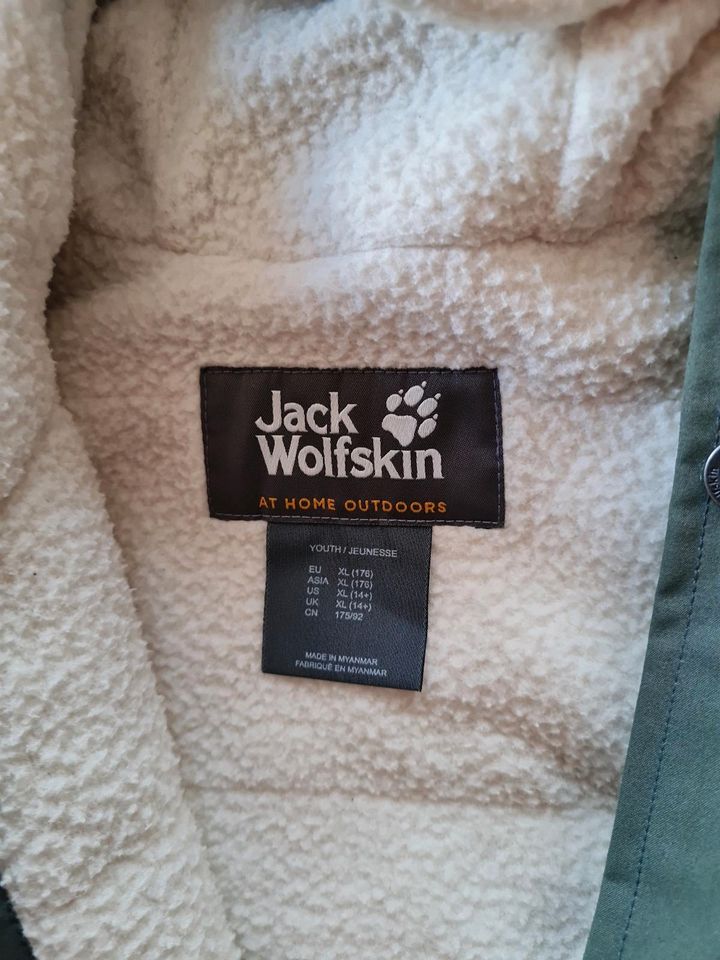 Topp: Mädchen Winterparka von Jack Wolfskin,  Gr. XL in Aachen