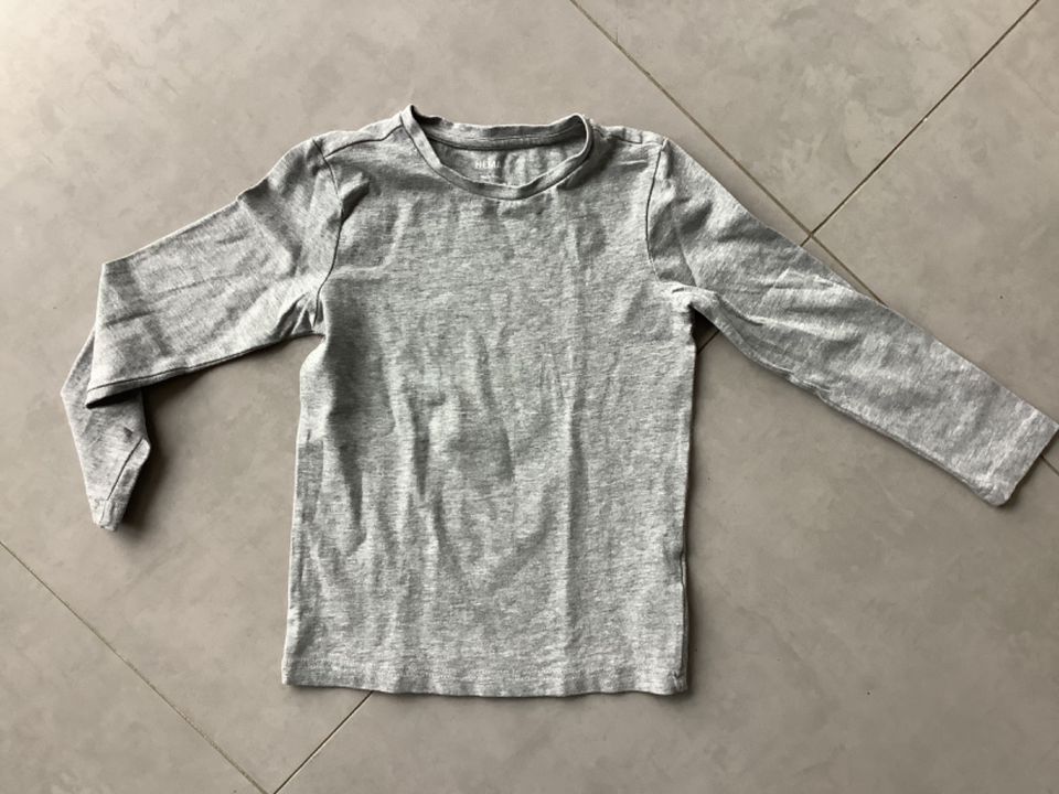 Graues Longsleeve von HEMA Gr. 110/116 wie neu in Waltrop