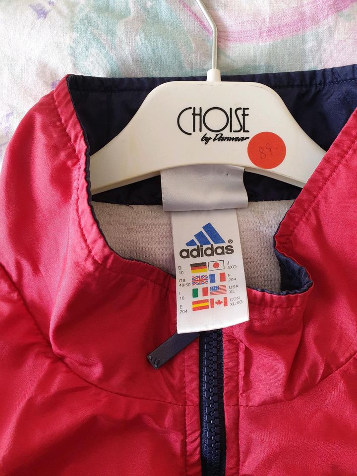 Adidas Trainingsjacke Größe 10 in Bornheim