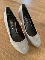 Pumps grau/silber, Größe 36 Bayern - Niederviehbach Vorschau