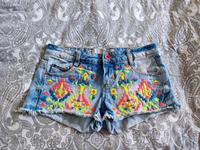 Jeans Shorts mit bunten Stickereien 36 Altona - Hamburg Blankenese Vorschau