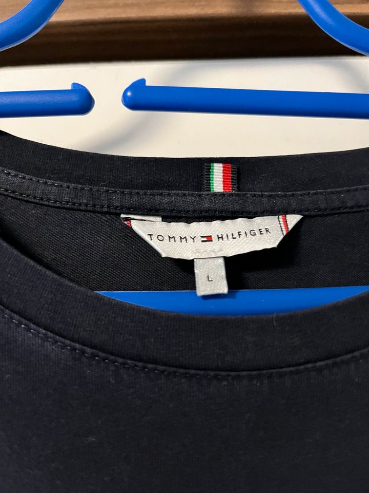 Designerpaket T-Shirts Damen Hilfiger Tommy Jeans in L in Dresden