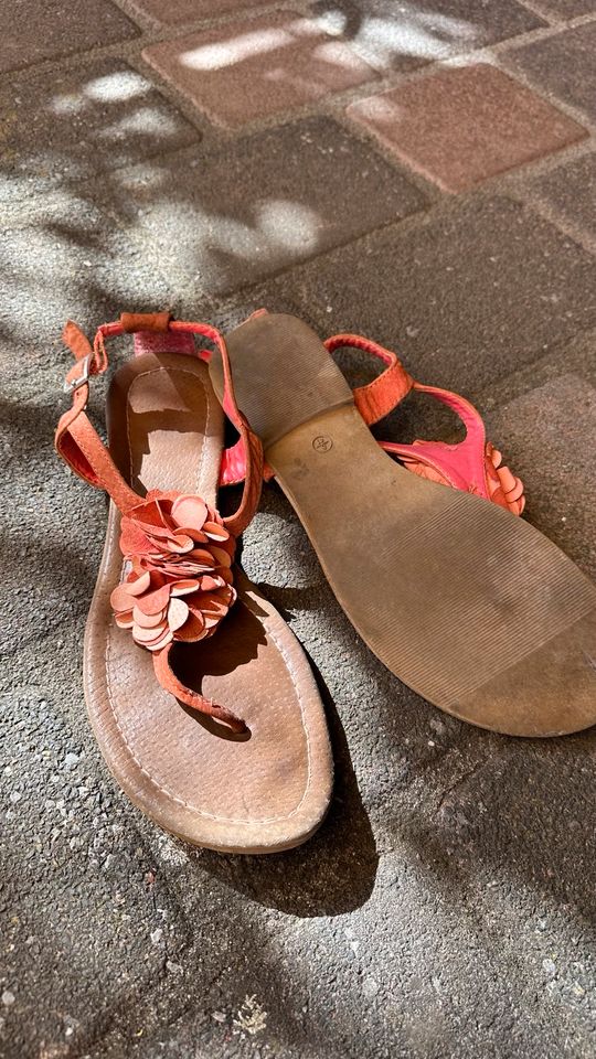 Sandalen - lachsfarben/orange - Größe 41 in Mönchengladbach