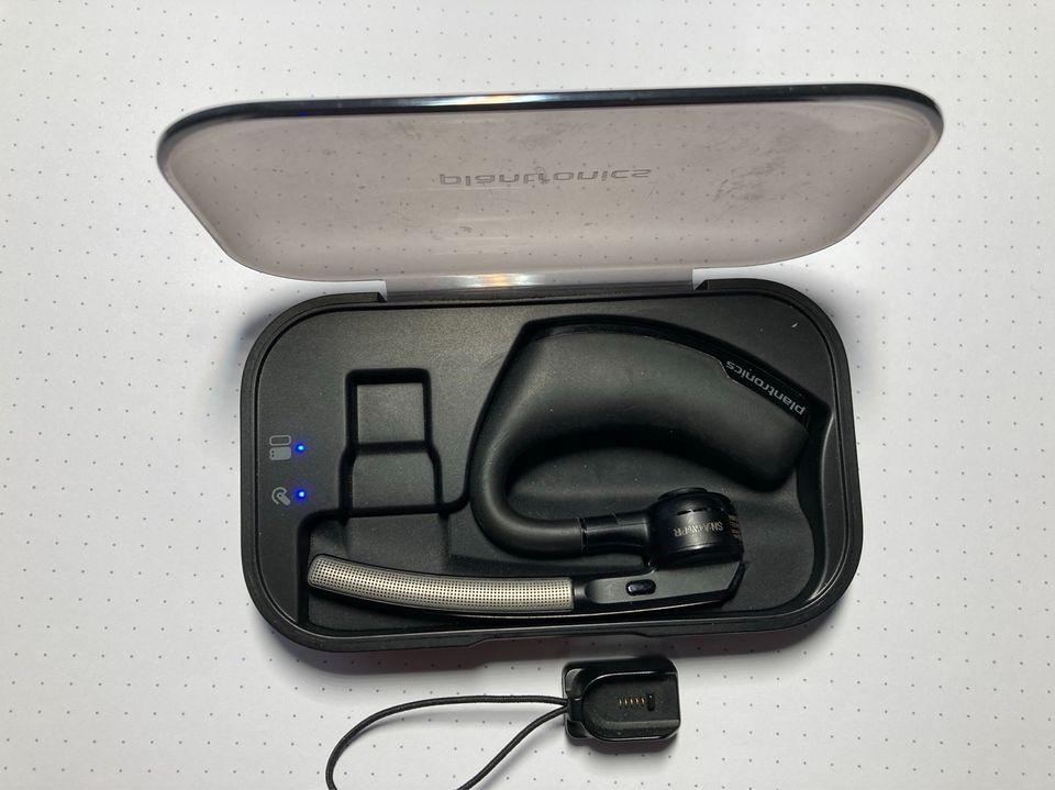 Plantronics Voyager Legend Bluetooth Headset mit Ladeschale in Ettlingen