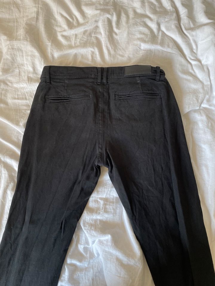 3 Jeans: 1 Shaping New Tomorrow, 2 Hugo Boss in Hamburg
