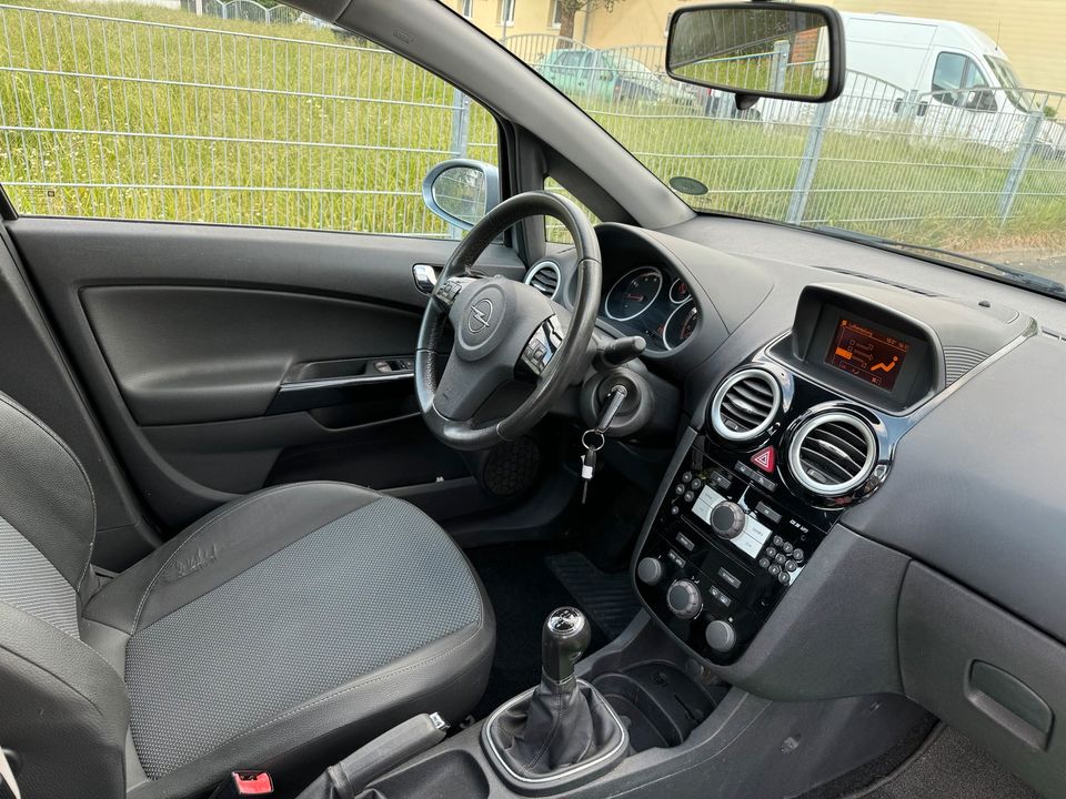 Opel Corsa 1.2 Klimaautomatik in Frankfurt am Main