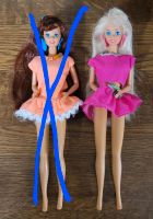 2 Barbies Mattel Pailetten Glitzer 80er 90er Hessen - Weilburg Vorschau