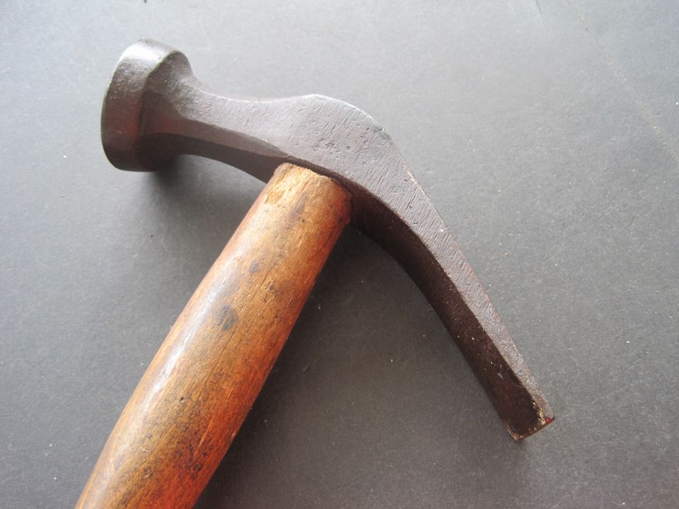 Altes Werkzeug / Alter Schusterhammer (# 10) in Hilden