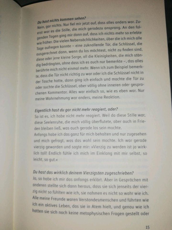 Erfahrung Erleuchtung Serrano Vidal Frau Sommertag Gedanken Kopf in Berlin