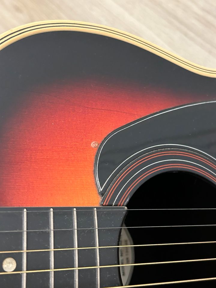 Gitarre Applause Ovation Roundback in Duisburg