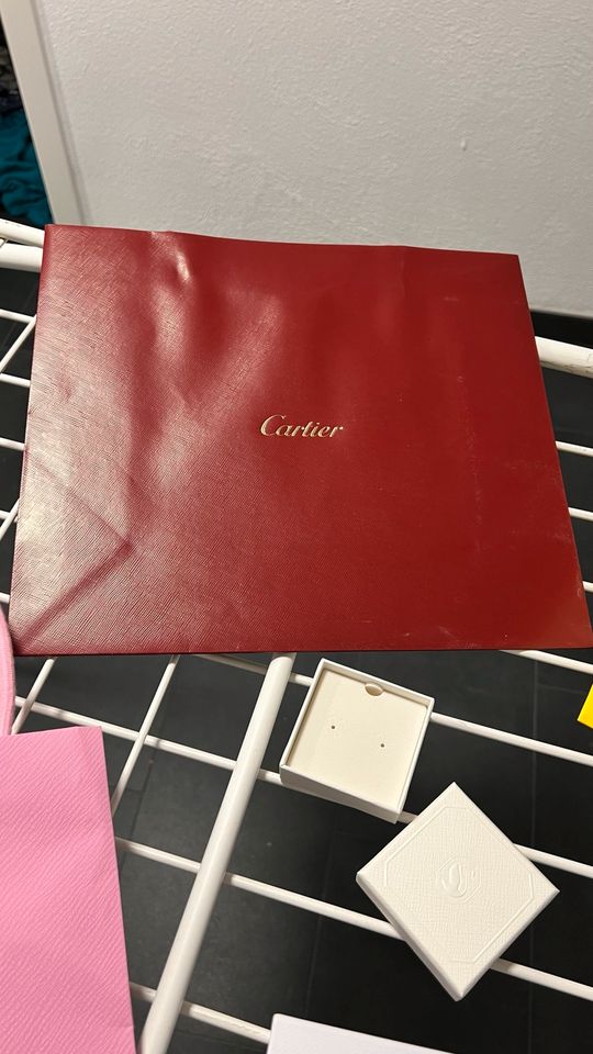 Cartier/ Pandora / L‘Occitane Geschenkboxen in Dossenheim