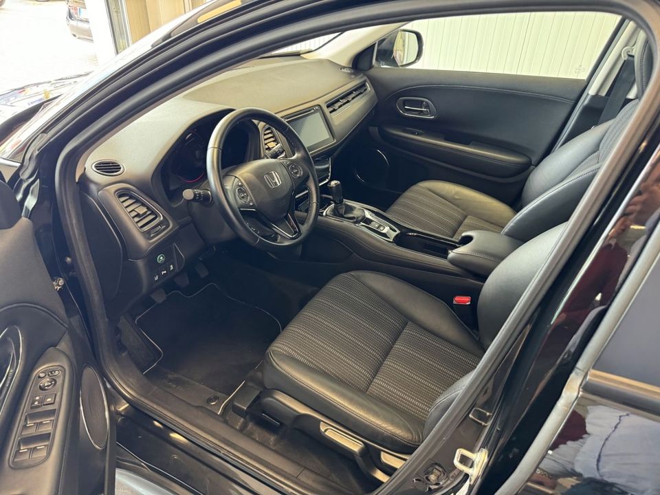 Honda HR-V Executive 1.5 i-VTEC Black Edition Navi LED in Aurich