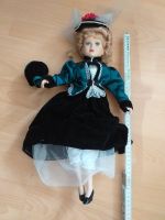 Puppe  in Samtkleidung Nordrhein-Westfalen - Goch Vorschau