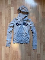 Graue Hollister Strickjacke/ Kapuzenweste, Gr. S Bayern - Weiden (Oberpfalz) Vorschau