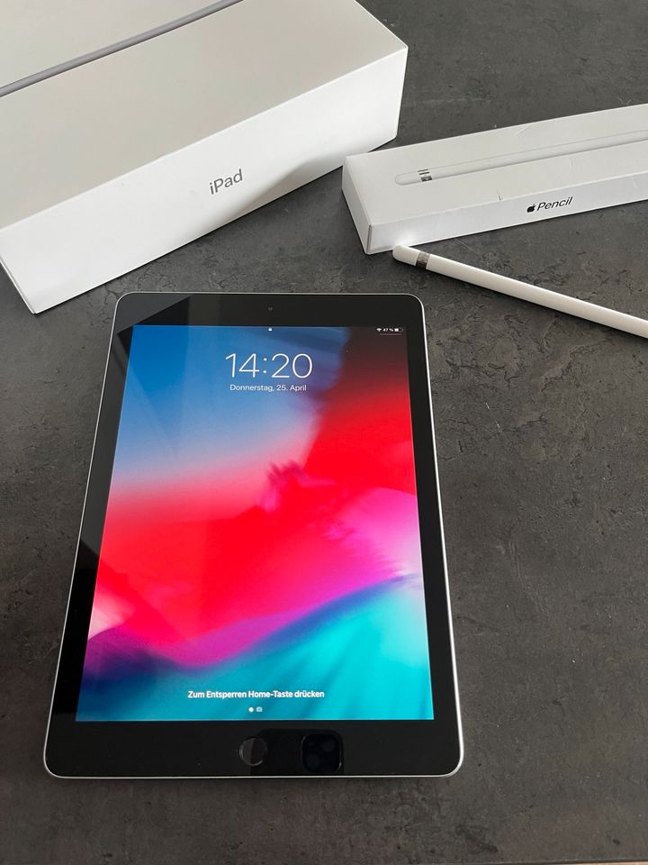 Apple iPad 6th Generation 2018 32 GB mit Apple Pencil in Hamburg