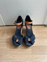 Tommy Hilfiger Sandalen mit Keilabsatz Gr 39 dunkelblau Nordrhein-Westfalen - Ratingen Vorschau