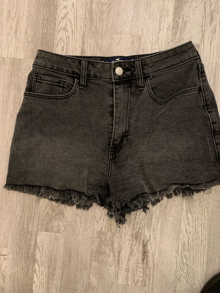 Hollister Jeans Shorts Gr. 26 schwarz high rise mom in Lünen