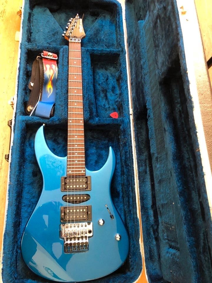 E-Gitarre YAMAHA RGX 321 - Original Floyd Rose Tremolo + Zubehör in Frankfurt am Main