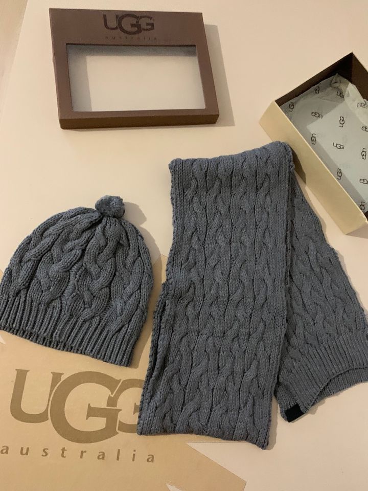 UGG Schal und Mütze Set grau in Hümmerich