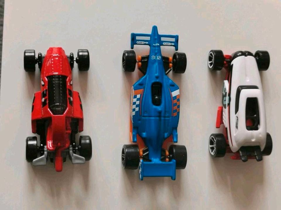 3X RENNWAGEN Hot Wheels MATCHBOX FORMEL 1 in Berlin