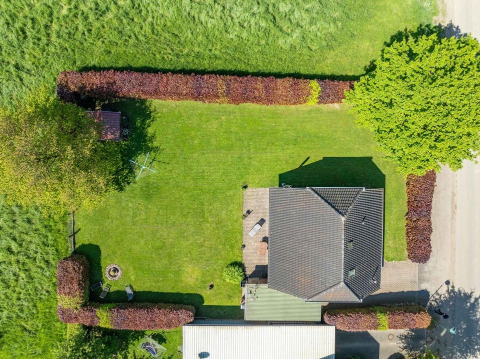 Attraktives Einfamilienhaus mit freiem Blick in die Natur am Ortsrand in Seenähe in Lebrade