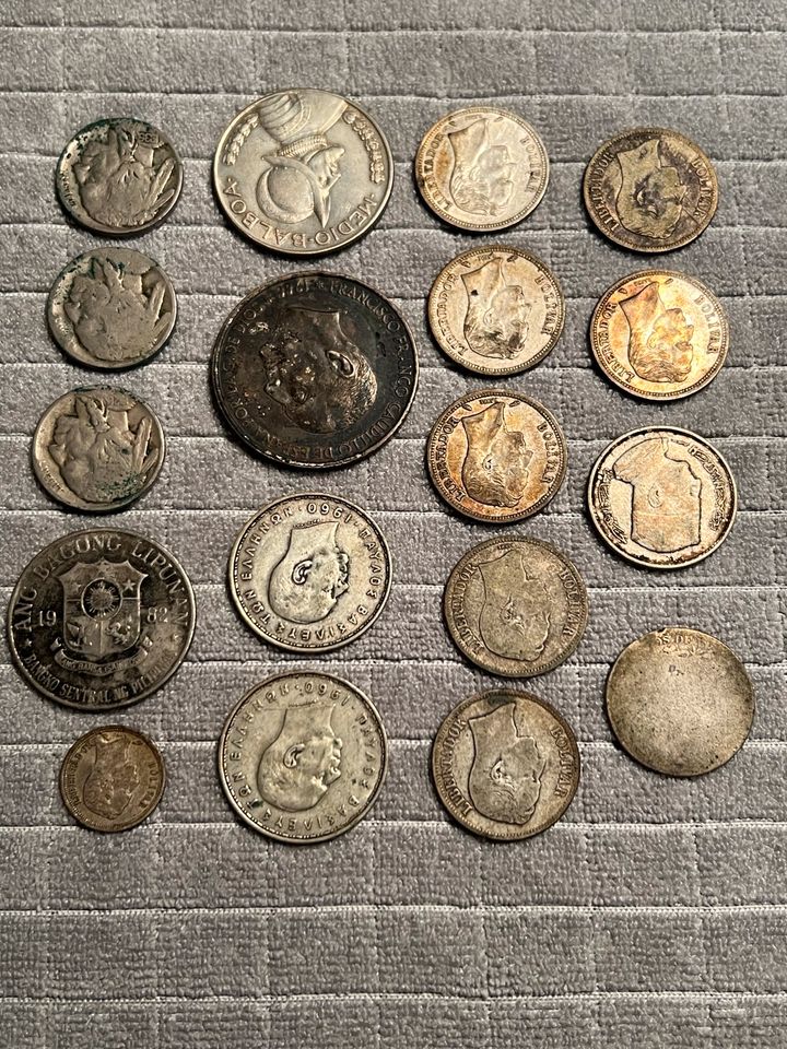 Konvolut 18 silbermünzen teils antik central/Südamerika u.a. in Hamburg