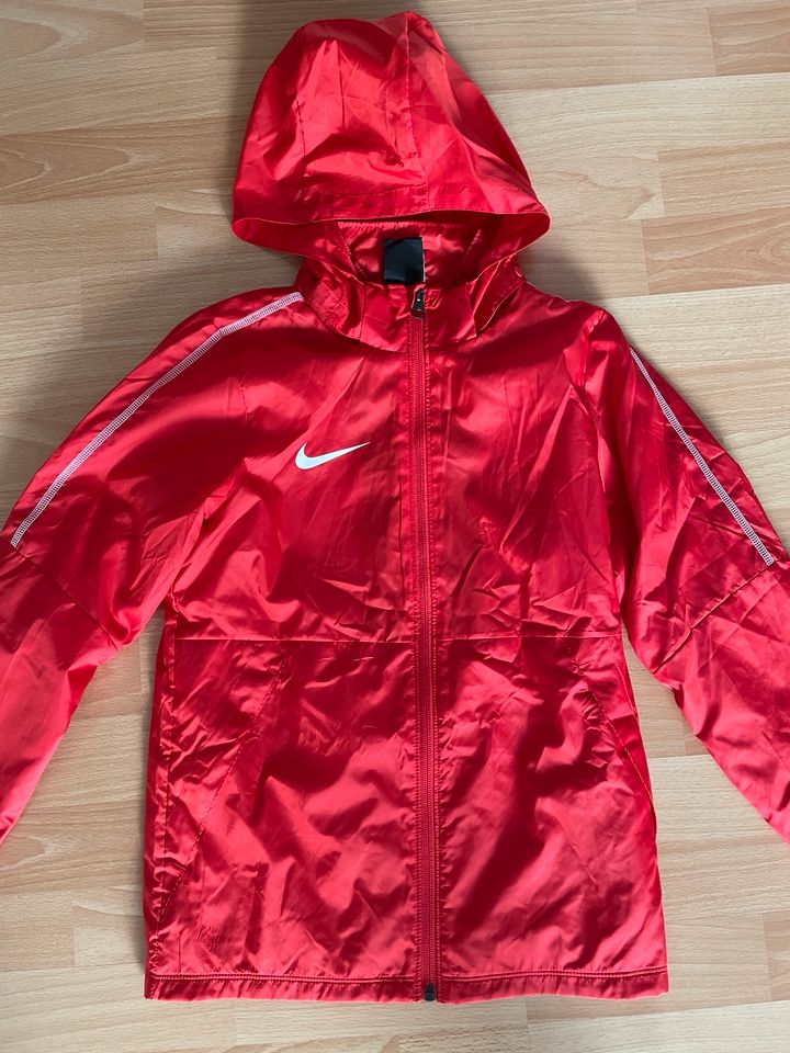 Sommerjacke Neu Nike in Radolfzell am Bodensee