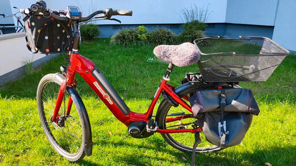 Bremer Rad, 28 Zoll, E-Bike weinrot, Bosch active Line in Bremen