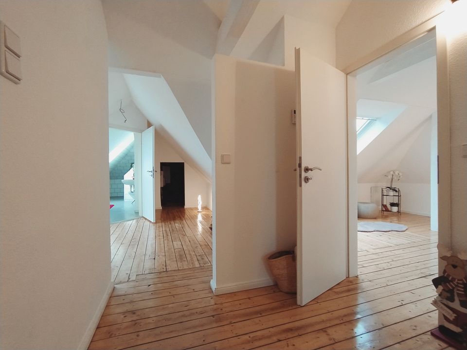 Helle 3-ZKB-DG-Wohnung – Altbau Charme / renoviert in Bielefeld