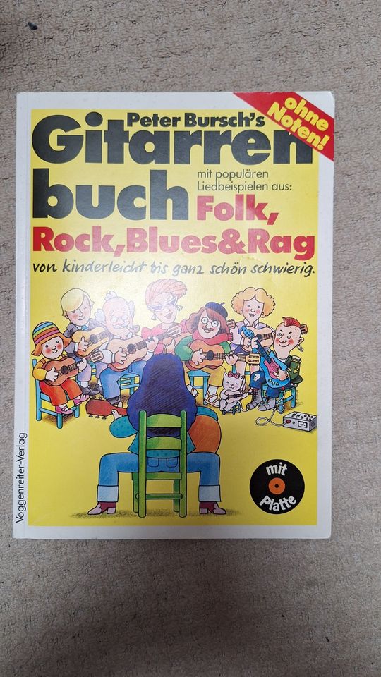 Gitarre mit Tasche und Zubehör + Buch in Lübeck