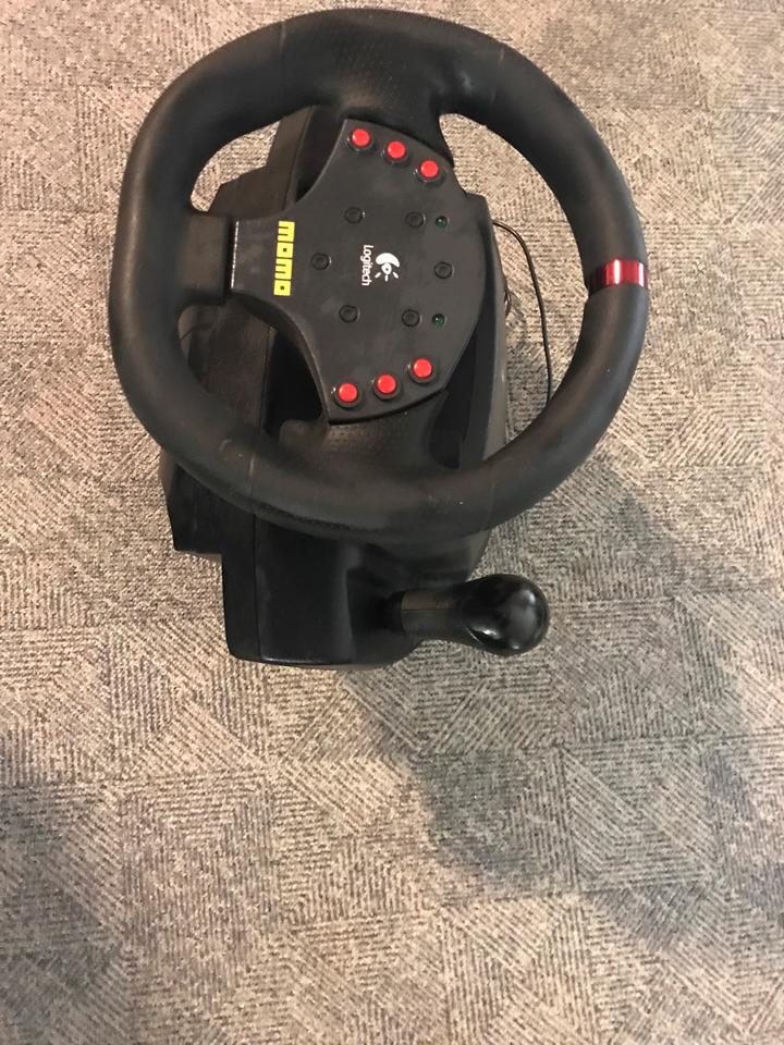 Logitech Momo Racing Force Feedback Lenkrad und Pedale in Zwickau