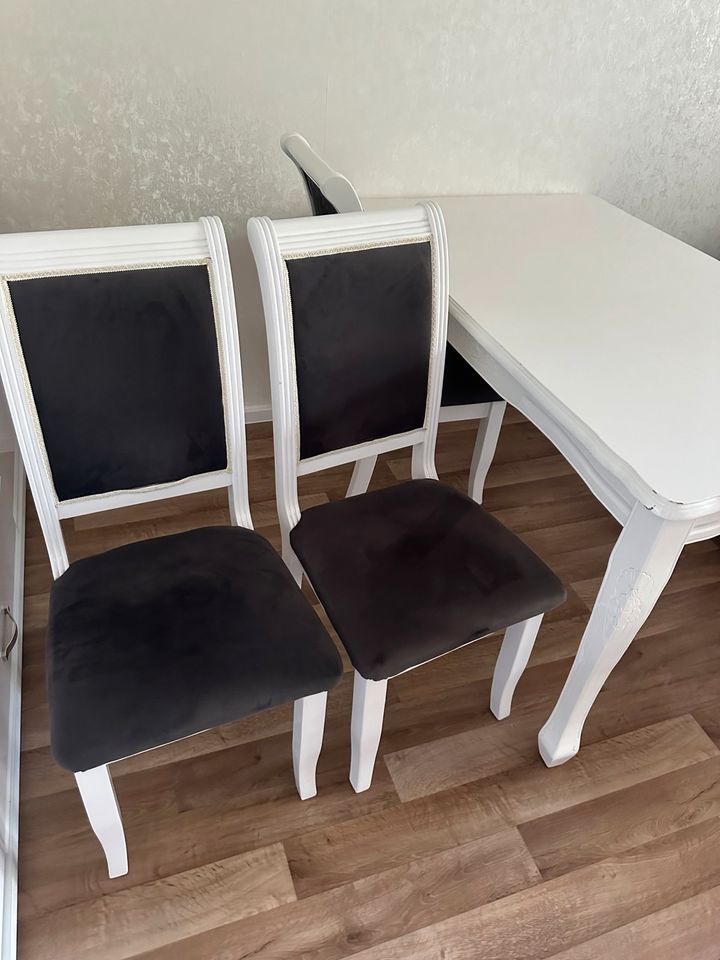 Tisch mit 4 Stühle in Berlin