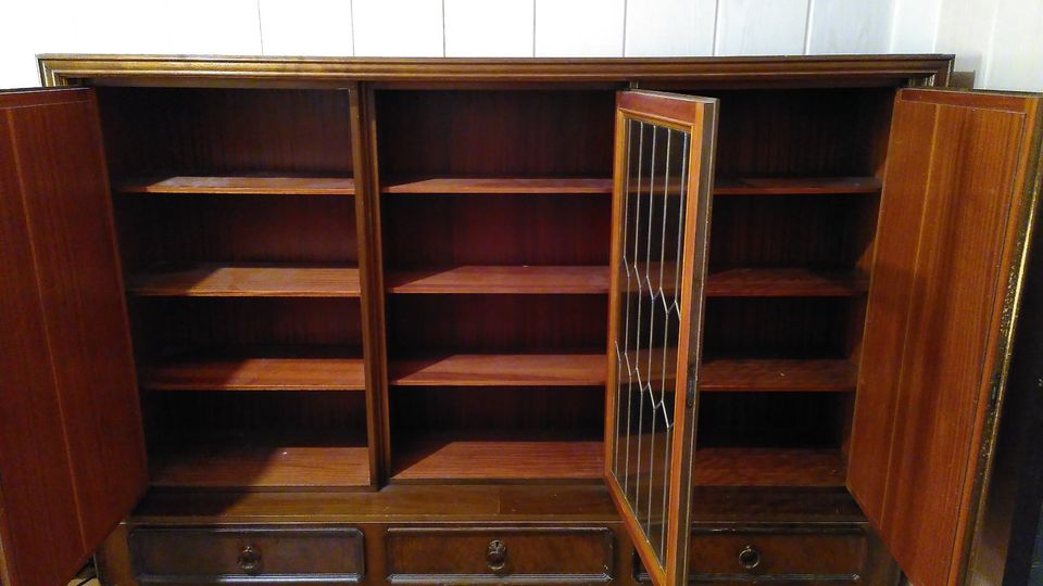 Wohnzimmerschrank aus Holz, 3 Türen + 3 Schubkästen in Woltersdorf